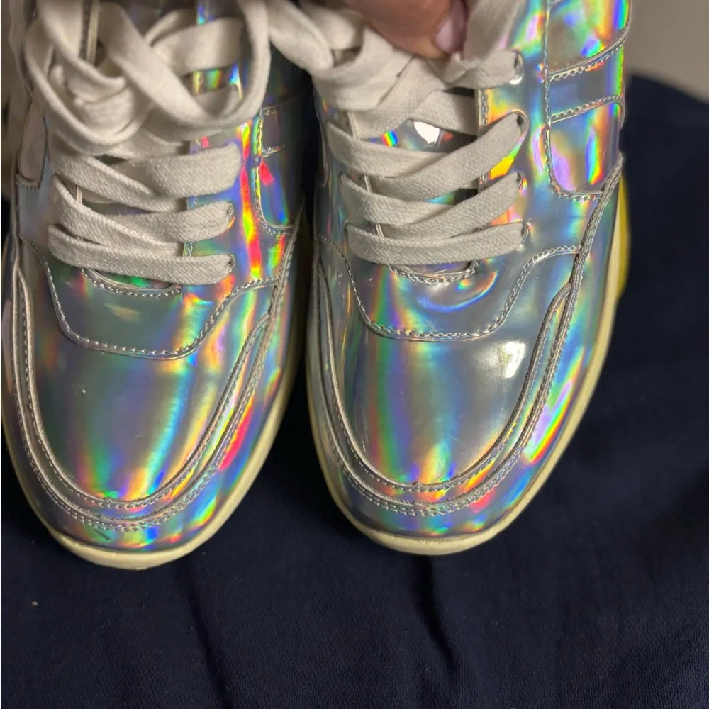 AQUA brand new Womens Iridescent Silver Mixed Media athletic Sneakers Shoes #18